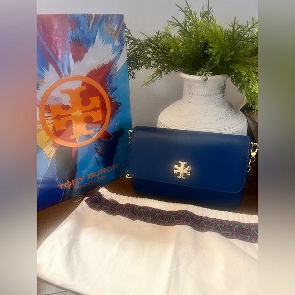 Tory Burch Robinson Crossbody Bag - Picture 11 of 12